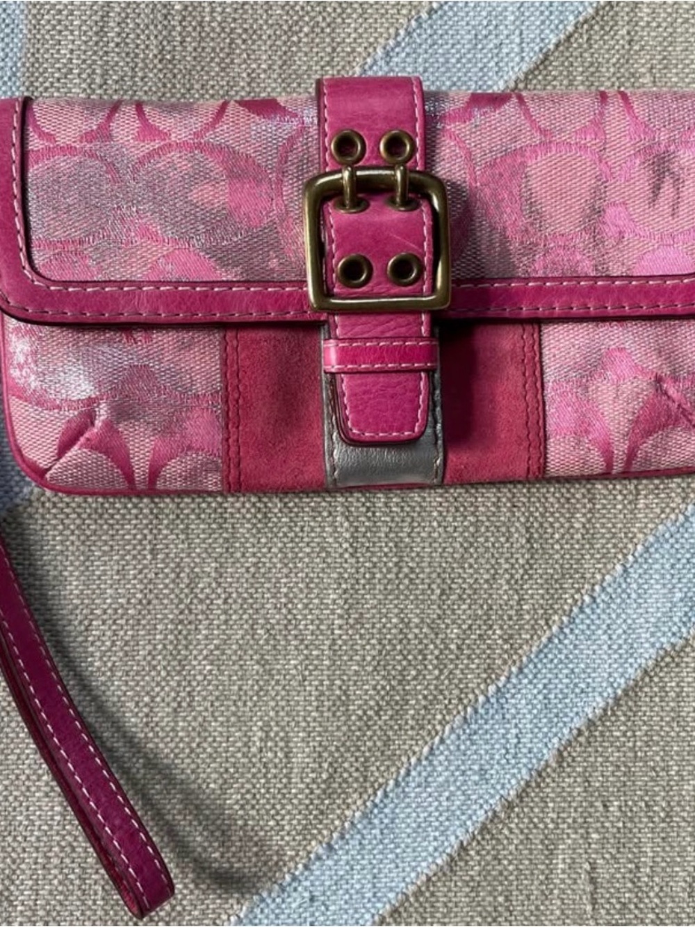 Coach Signature Turnlock Wristlet (Hamptons/Legacy era)
